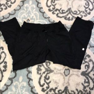 Lululemon Cropped pants Size 8